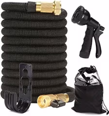 Expandable garden hose for flexible watering